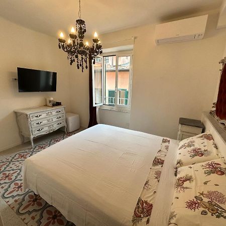 Elegante Stanza Rossa Mottino23 Bed & Breakfast Lerici Exterior foto